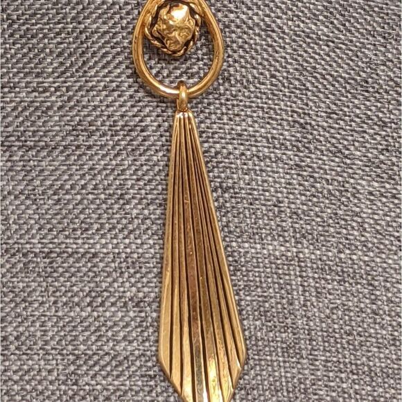 Vintage black thick material lace choker high quality good sized gold pendant - Picture 4 of 5